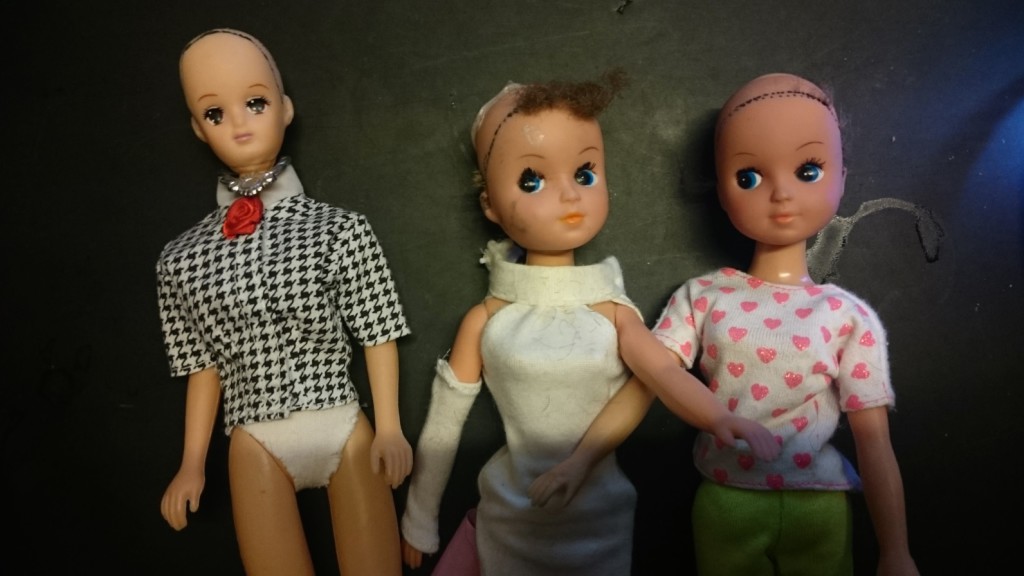 However, I am NOT tolerant towards the kid who did this to my dolls!!!!!!! I will get you!!!!!!!!!!!! The doll on the left was a Sailor Jupiter doll, FML :'(